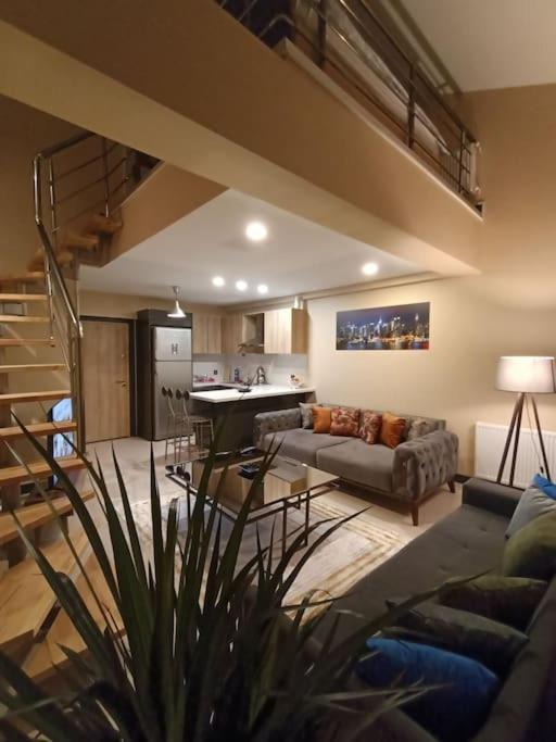 Kagithane Apartment | Şehir merkezinde Loft residence, İstanbul havalimanına metro ile 25 dakikada aktarmasız ulaşım