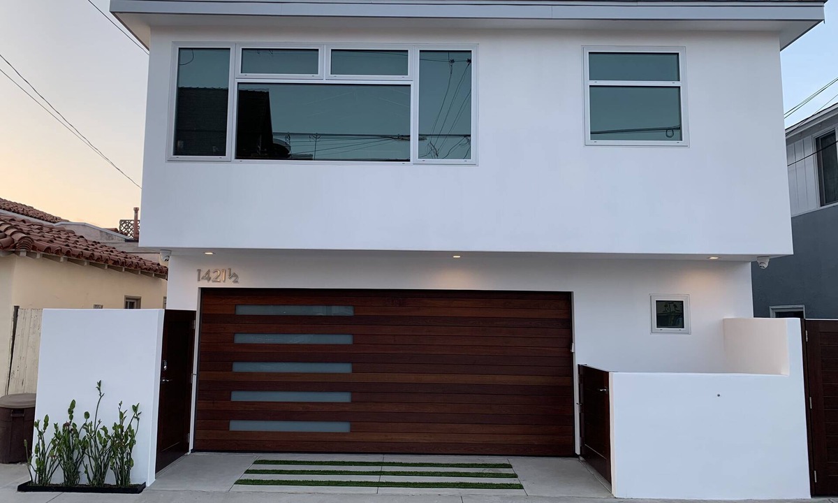 Balboa Peninsula House | 1/2 Block to Bay - 1 Block to Ocean - Walk to Piers