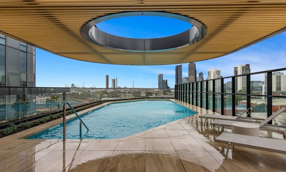 South Melbourne Apartment | 1-Bed Resort with Study and Gym