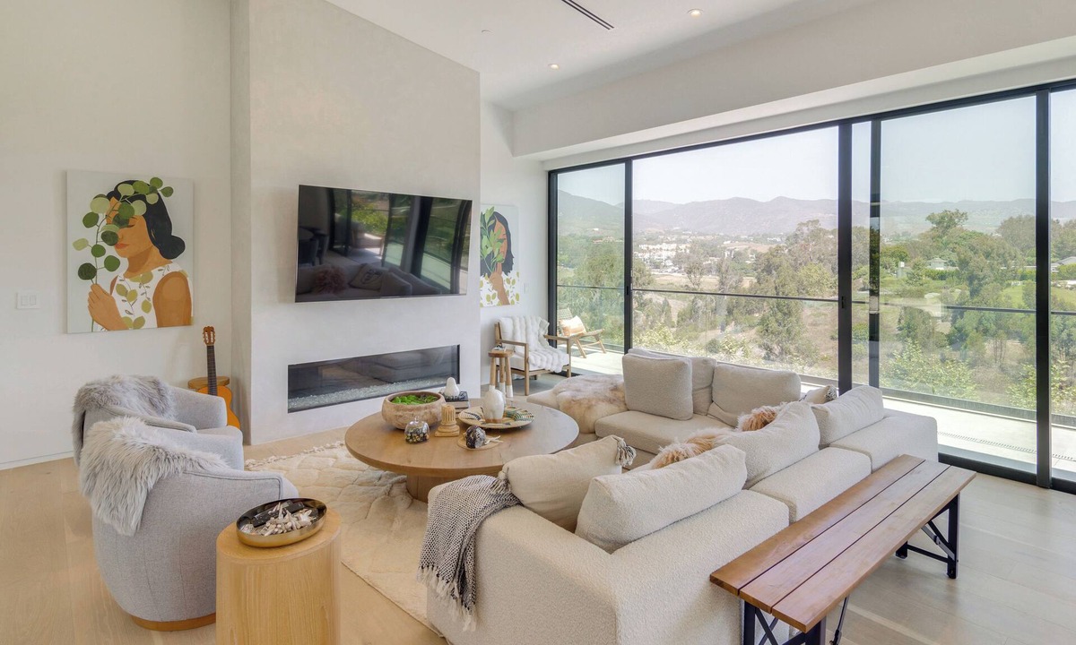 Central Malibu House | 1 Mi to Point Dume: Mtn-View Escape w/ Patio!