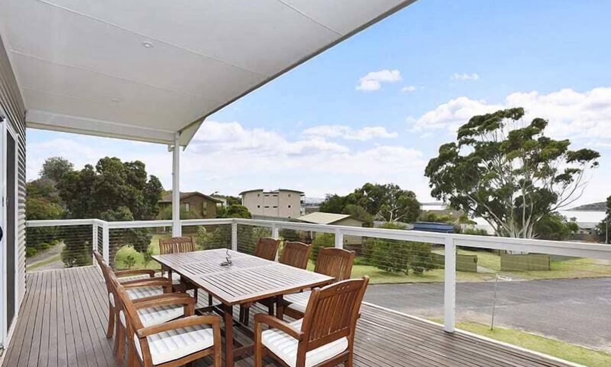 Encounter Bay House | 1 Viking St - Spacious Family Home with Sea Views