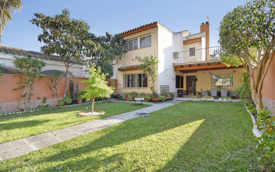 Valdelagrana Villa | 100 m² Villa ∙ 4 bedrooms ∙ 9 guests