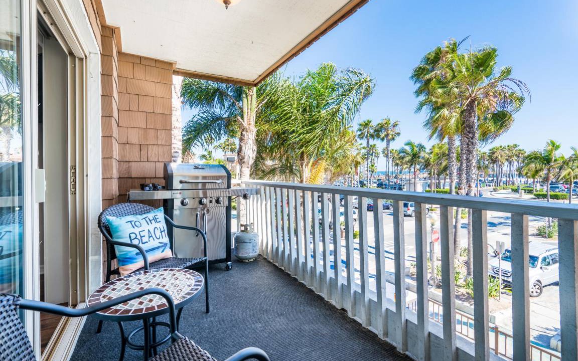 Balboa Peninsula Condo | 116 m² Condo ∙ 3 bedrooms ∙ 8 guests