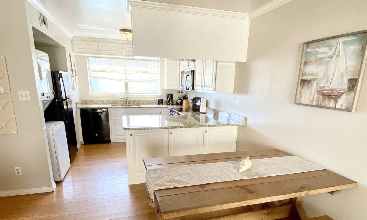 Orange Beach East Apartment | 2 bed 2 bath minutes to FloraBama!
