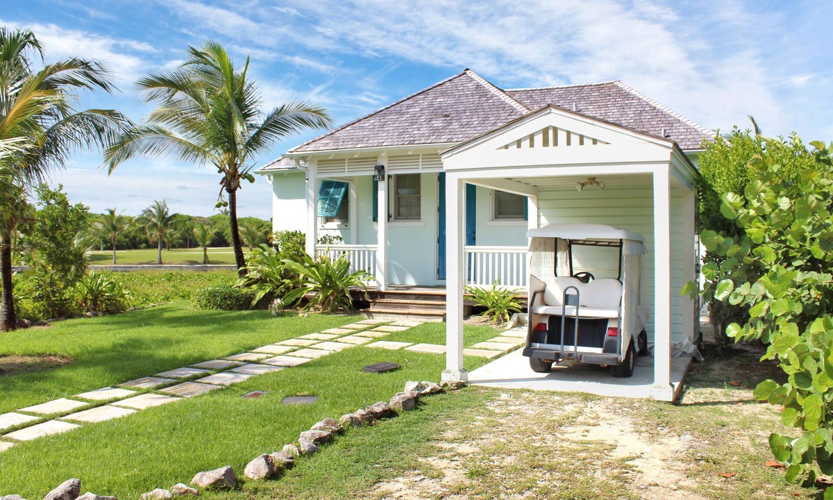 Schooner Bay Village House | 2 Bed 2 Bath Waterfront House located in Schooner Bay, Abaco