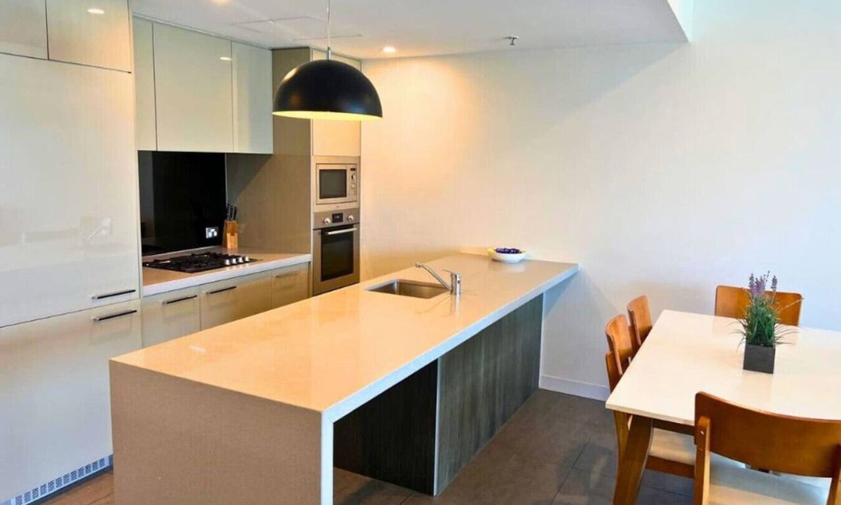Woolloongabba Apartment | 2-Bed Apt with Stadium View w Free Carpark