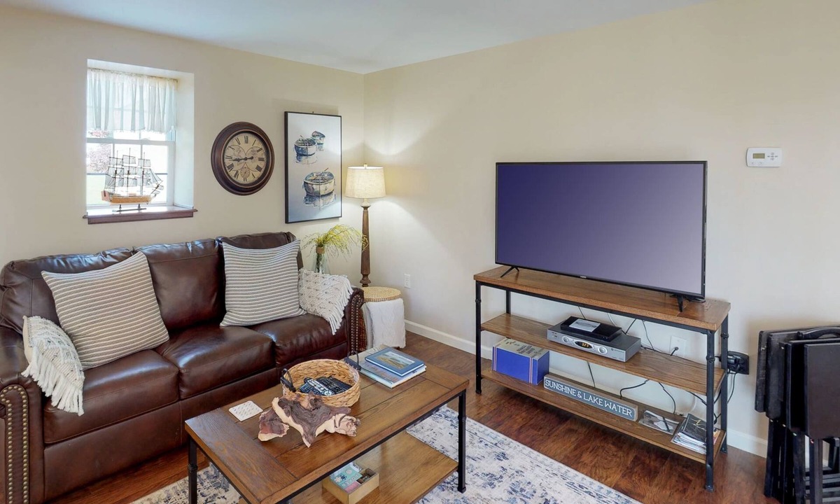 Skaneateles House | 2 bed Carriage House/Pet friendly-Walk to Village