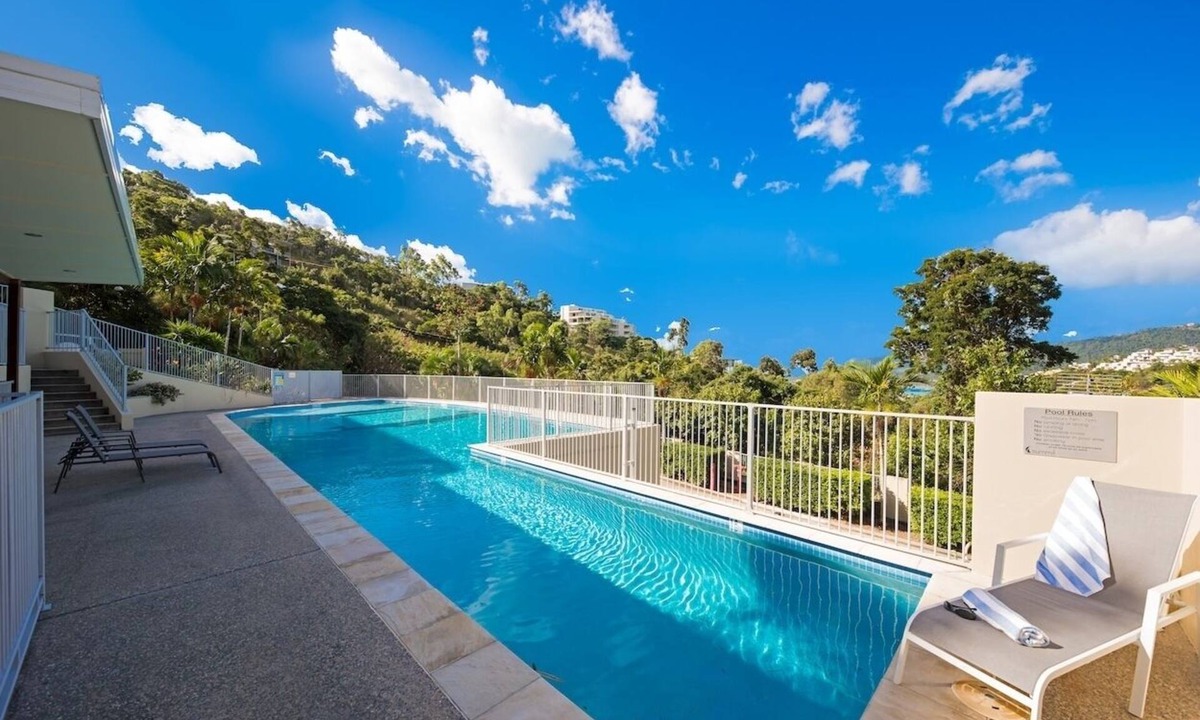 Airlie Beach Apartment | 2 Bedroom Apartment in the heart of Airlie Beach with beautiful water views.