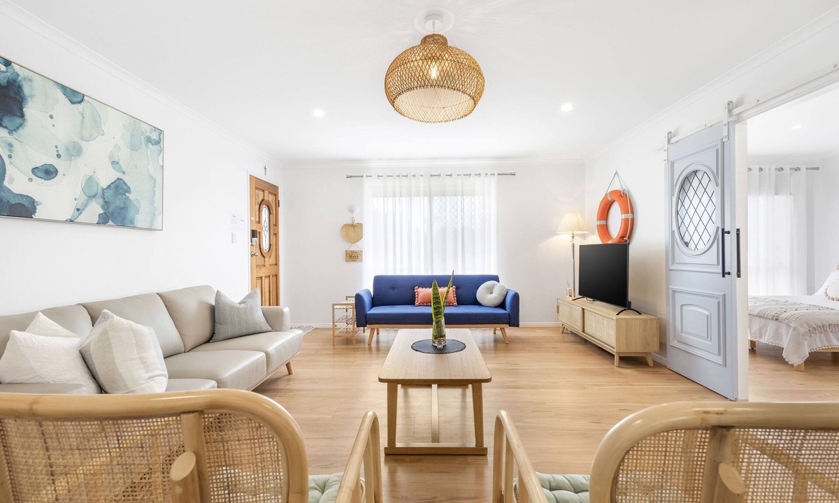 Pialba House | 2 Bedroom Beach Home Hervey Bay & New Fit Out