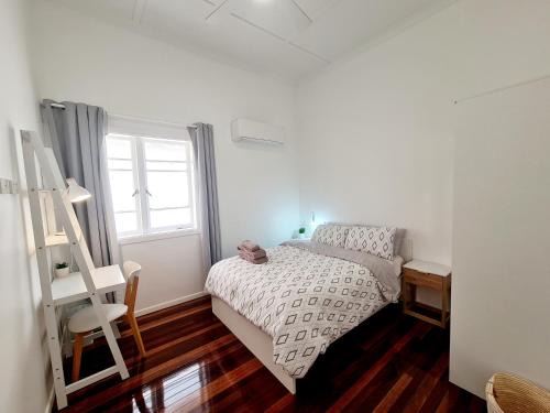 Maryborough Apartment | 2 Bedroom Unit in Maryborough CBD, Furnished