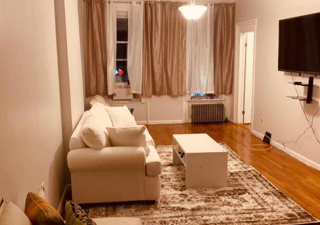 Clinton Hill Apartment | 2 BR CLASSY BROOKLYN APT-10 mins from BARCLAYS CENTER!