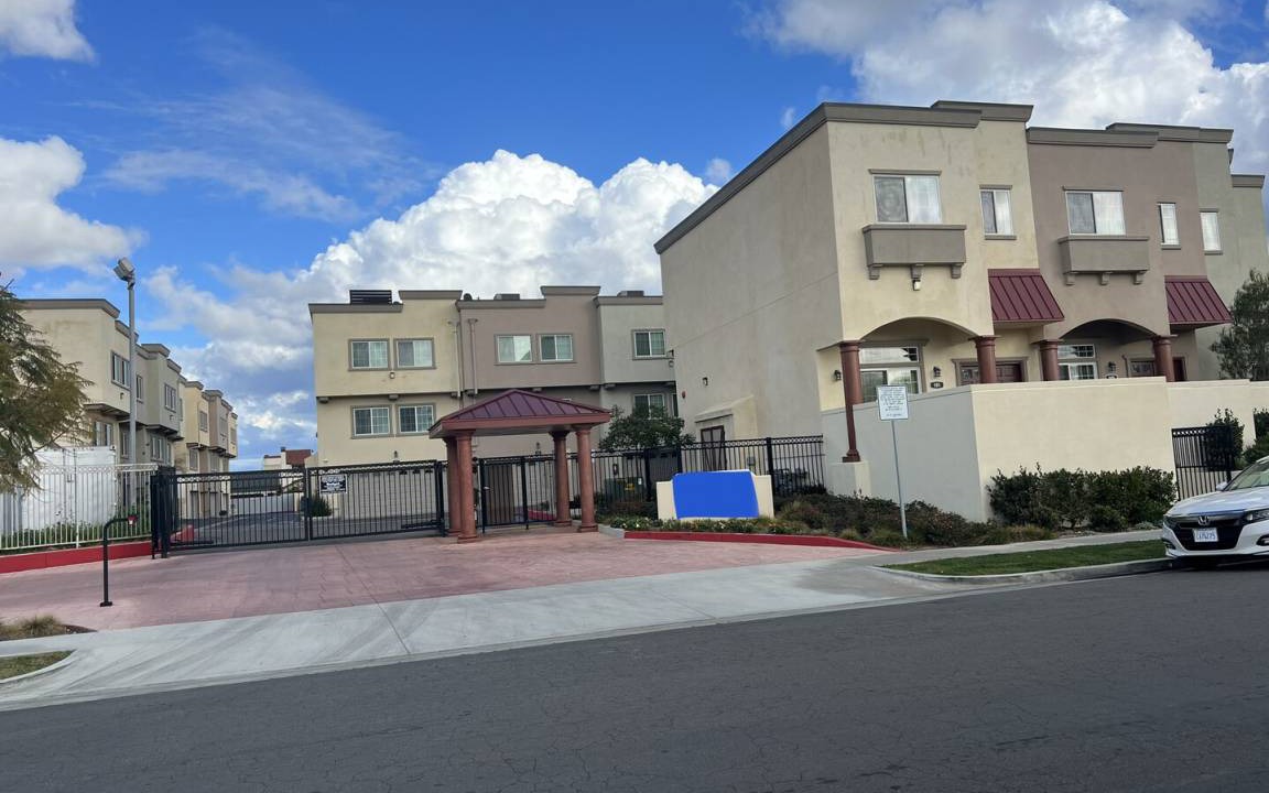 Rancho Dominguez Condo | 204 m² Condo ∙ 4 bedrooms ∙ 8 guests