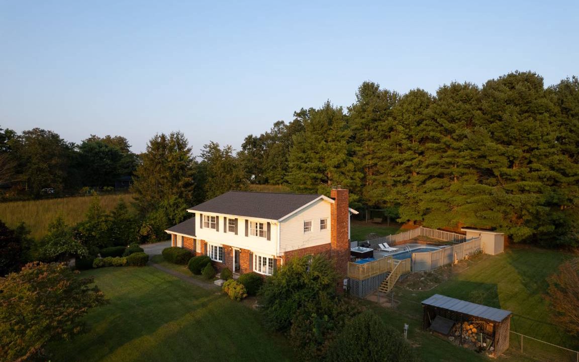 Asheville House | 233 m² House ∙ 4 bedrooms ∙ 10 guests