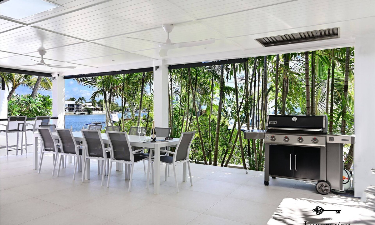 Noosa Heads House | 24 Cooran Court, Noosa Heads - Private Sandy Beach & Pontoon