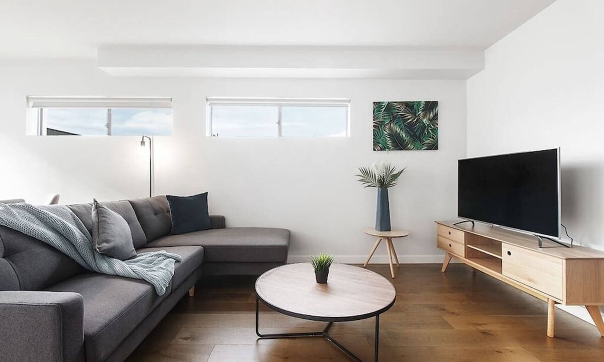 Moonee Ponds Apartment | 2BR FREE Parking | 2min Walk to Puckle St!