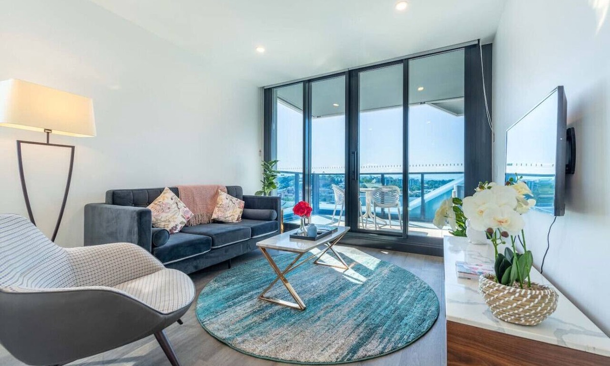 Fortitude Valley Apartment | 2BR Luxury Retreat with Rooftop Pool Access