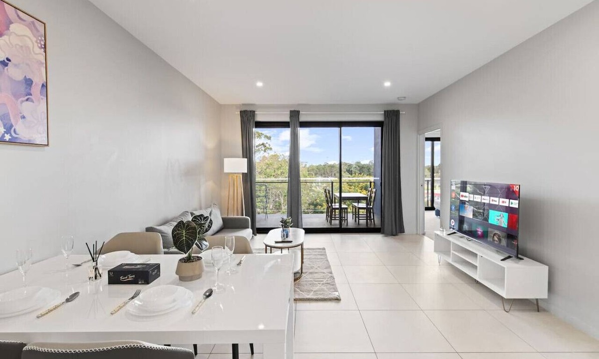 Macgregor Apartment | 2BR Near Plaza & Garden City | Walk to Bus Easy M3