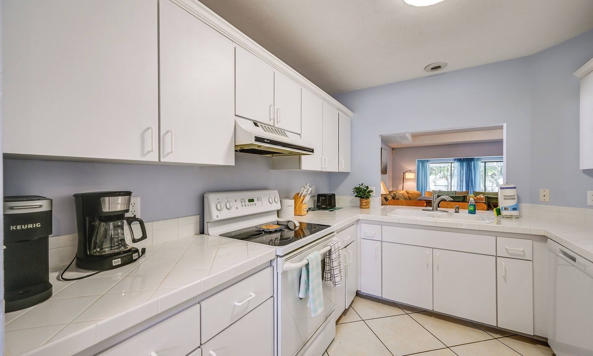 North Naples Cottage | 3/4 Mi to Delnor-wiggins Pass: Naples Getaway