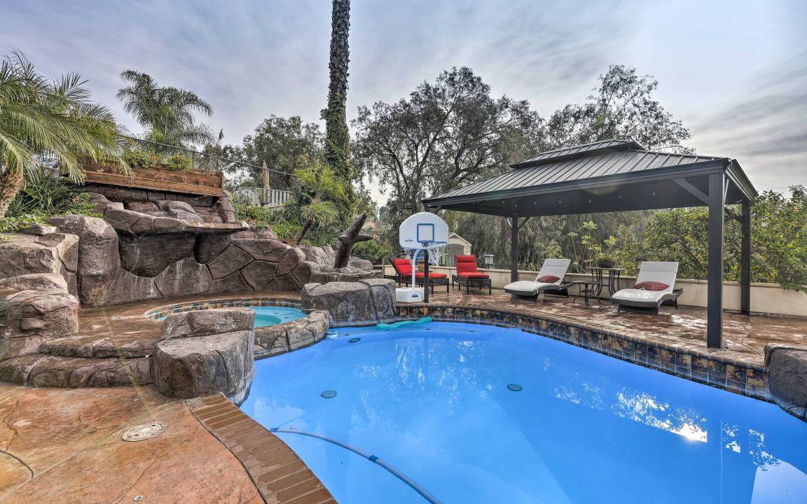 East Whittier House | 325 m² House ∙ 4 bedrooms ∙ 6 guests