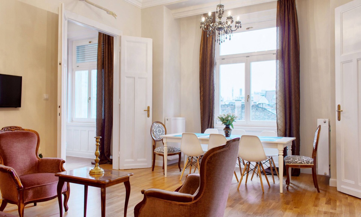 Terezvaros Apartment | 3BR 3BHR with AC at OPERA