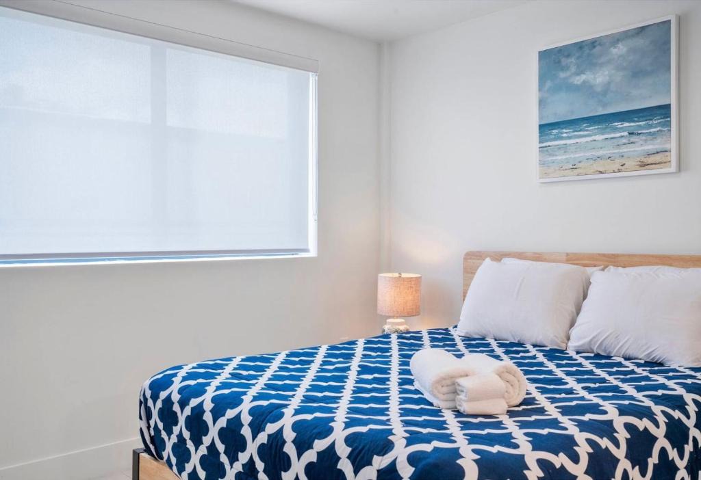 Coral Way Apartment | 3TVs Self Check-In Little Havana Full Kitchen WD -202-