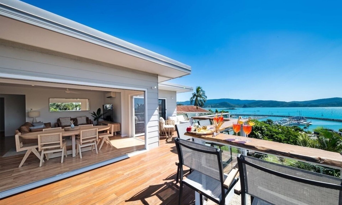 Airlie Beach House | 4 Bedroom Home with Panoramic Ocean Views and pool