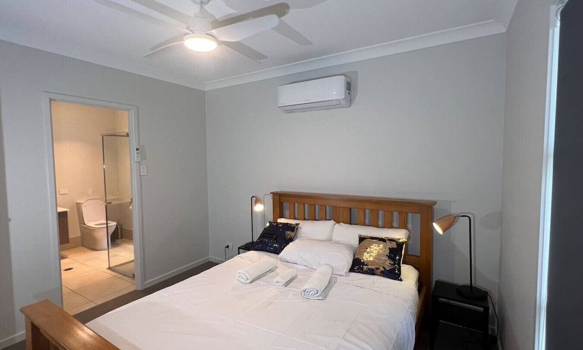 Flagstone House | 4 Bedroom House, Master with ensuite and A/C