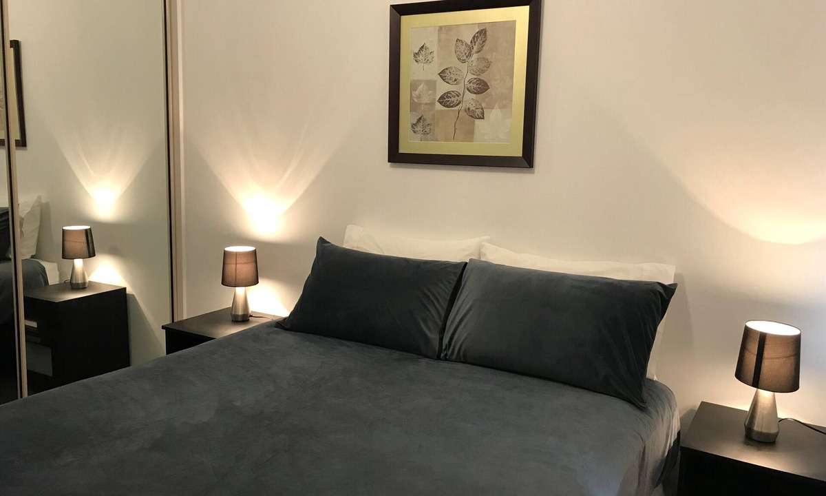 Reid Apartment | 4Bedrooms, 3Bath, 5beds, Entire Apartment in City, Private Garage