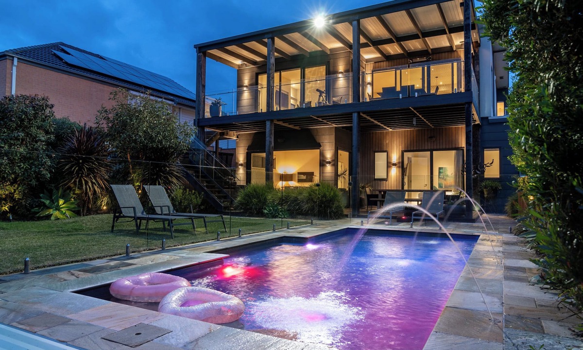 Curlewis House | 4BR Coastal Retreat w/Pool, Bay Views, Games Room & EV – Sleeps 10