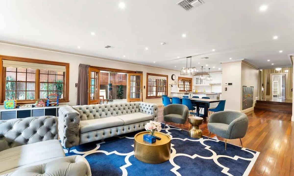 Felixstow House | 4BR Felixstow Home, Solar Pool, Sleeps 9