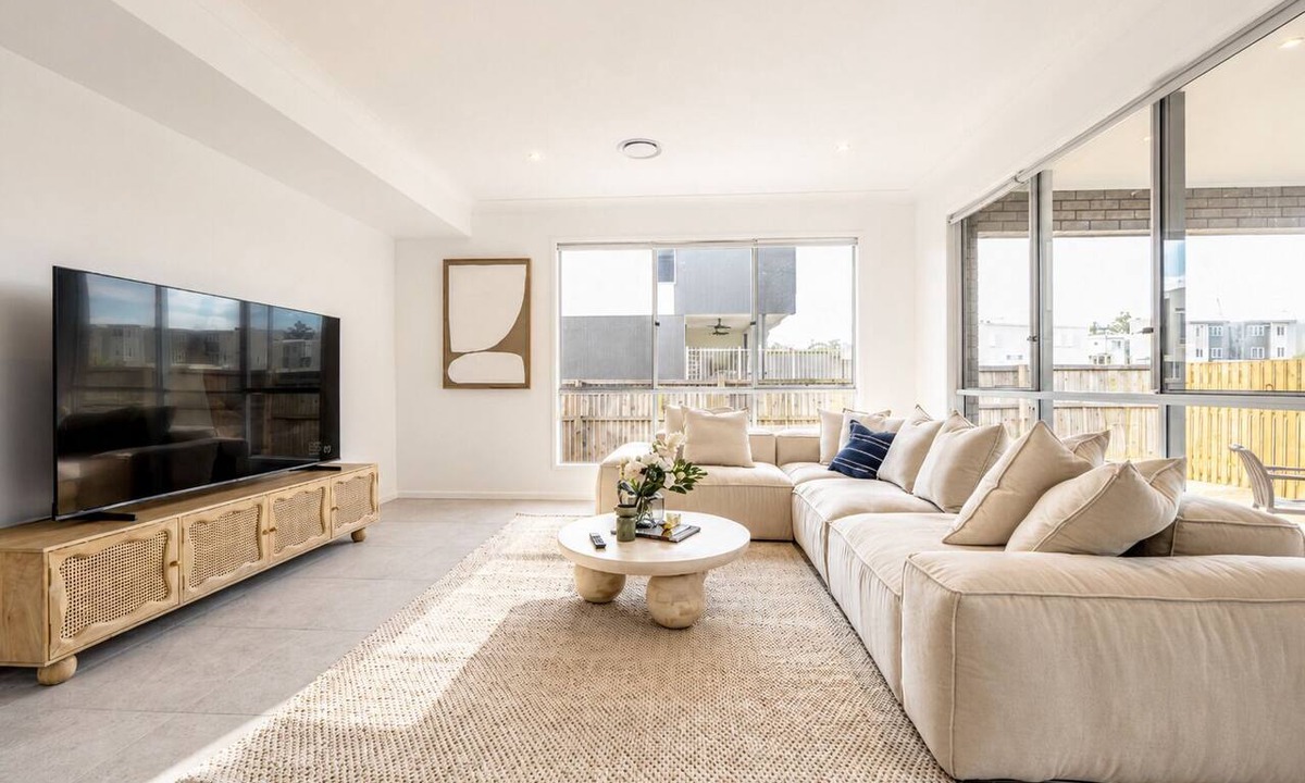 Rochedale House | 5BR Executive Retreat in Rochedale | Perfect for families