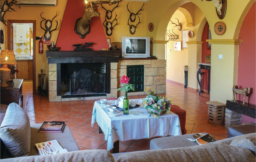 Hornachuelos House | 8 bedroom accommodation in Hornachuelos