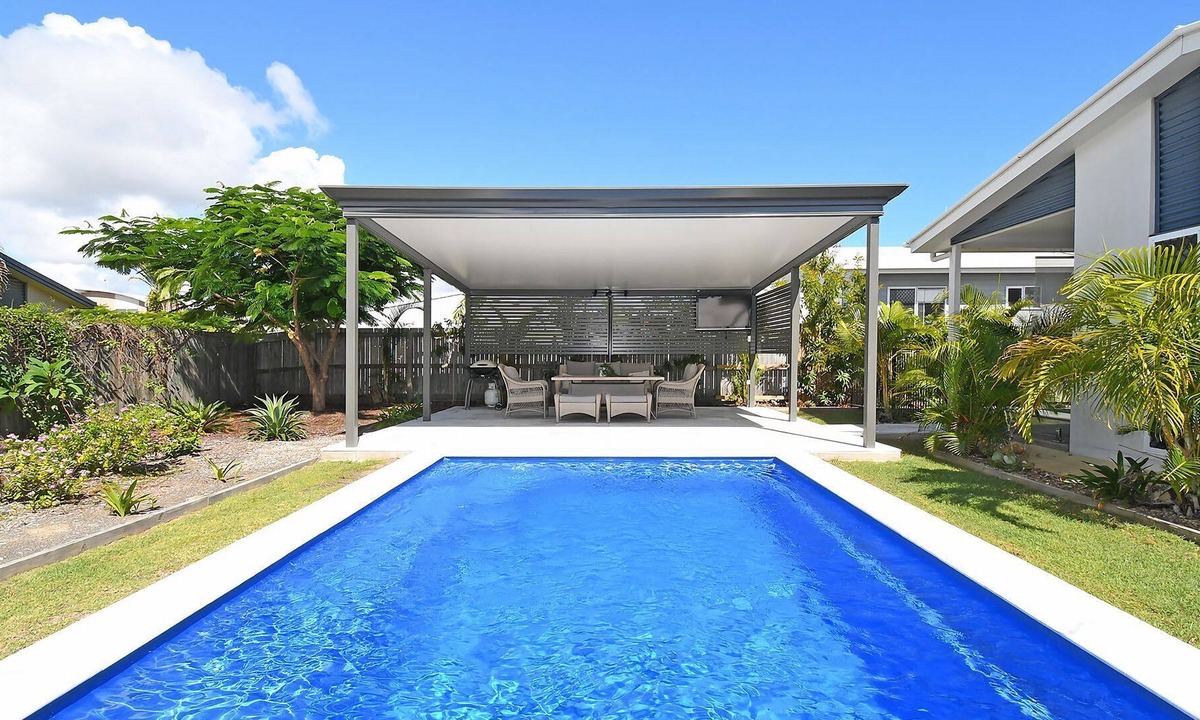 Toogoom House | A Home By The Sea - Toogoom - 4BR - Pool - Outside Pet Friendly