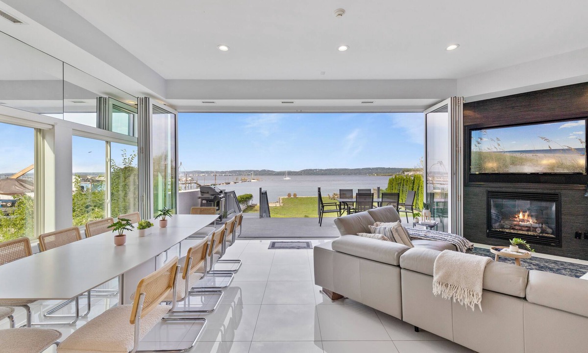 Piermont House | A spectacular contemporary home sits in downtown historic Piermont!