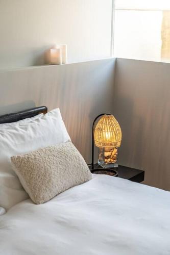 Glenelg South Apartment | A Stone's Throw - Cafes, Parking, WiFi