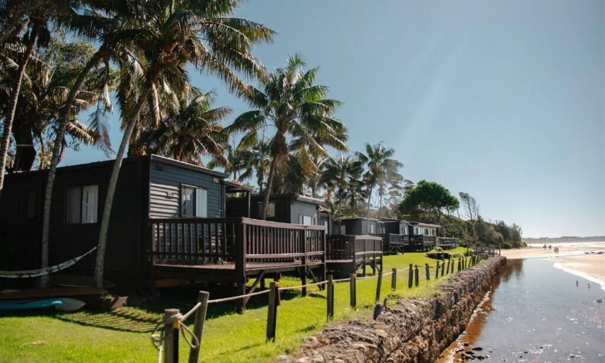 Arrawarra Cabin | Absolute Waterfront Cabin - Pet friendly