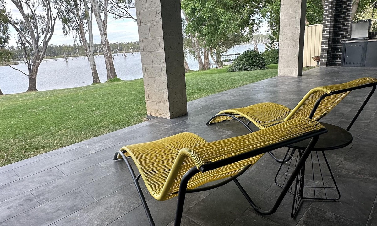 Bundalong House | Absolute Waterfront Bundalong Modern stylish home right on the water