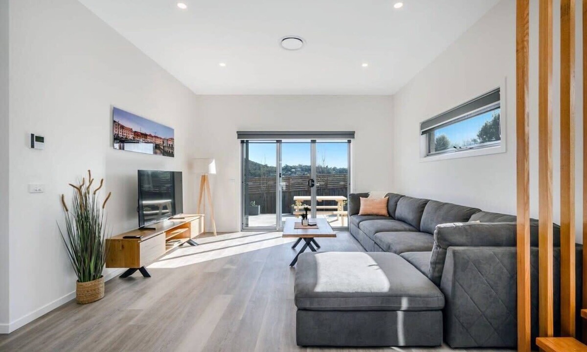 Warrane House | "Acacia Villa" No 9 |10 mins CBD/Airport Sleeps 6