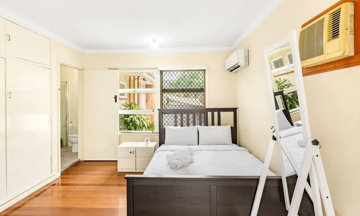 St. Lucia House | Affordable Studio – Steps from UQ/Shops/Transit