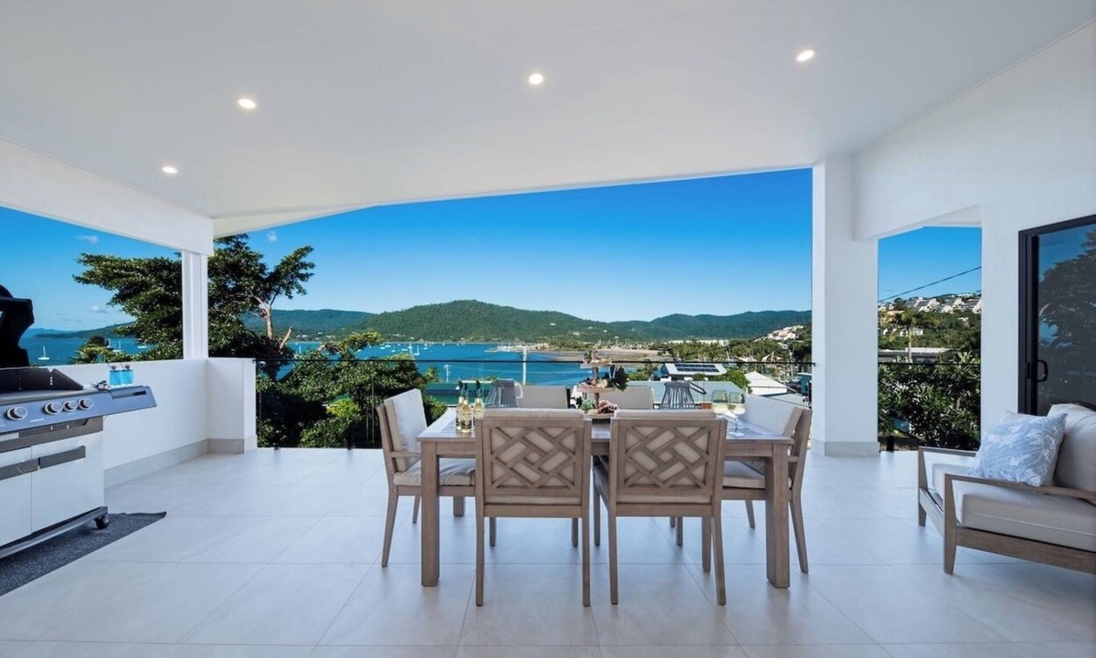 Airlie Beach House | Airlie Bay View Holiday Home | Located In The Heart Of Airlie Beach