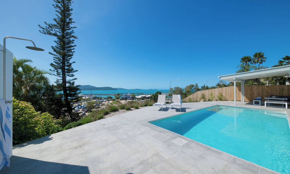 Airlie Beach House | Airlie On Airlie | Luxury Holiday Rental Airlie Beach | Whitsundays