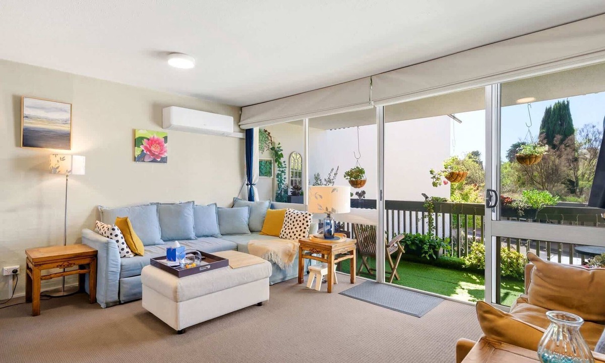 Kingston Apartment | Airy & Arty 2-Bed – Old Kingston Meets Foreshore