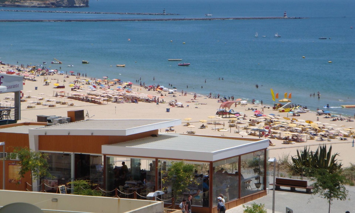 Praia da Rocha Apartment | AL 1966/one bedroom apt. with beach view and private garage.