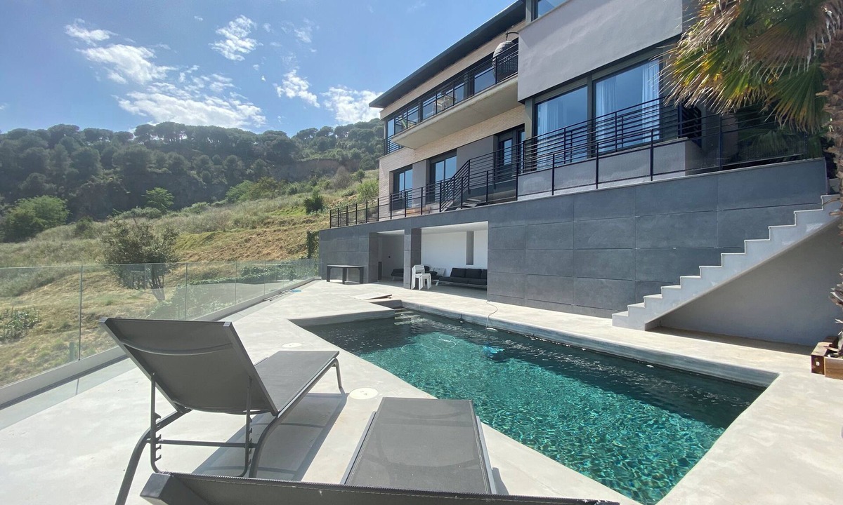 Alella Parc Villa | Amazing 4 bedroom Villa with sea view pool