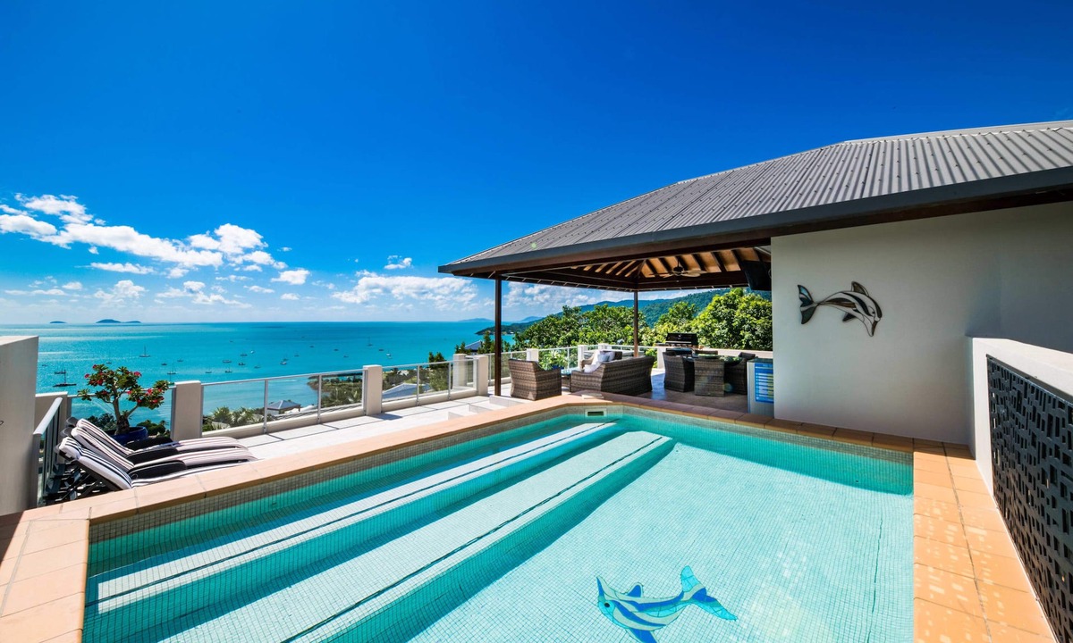 Airlie Beach Apartment | Amazing Penthouse with spectacular ocean views!