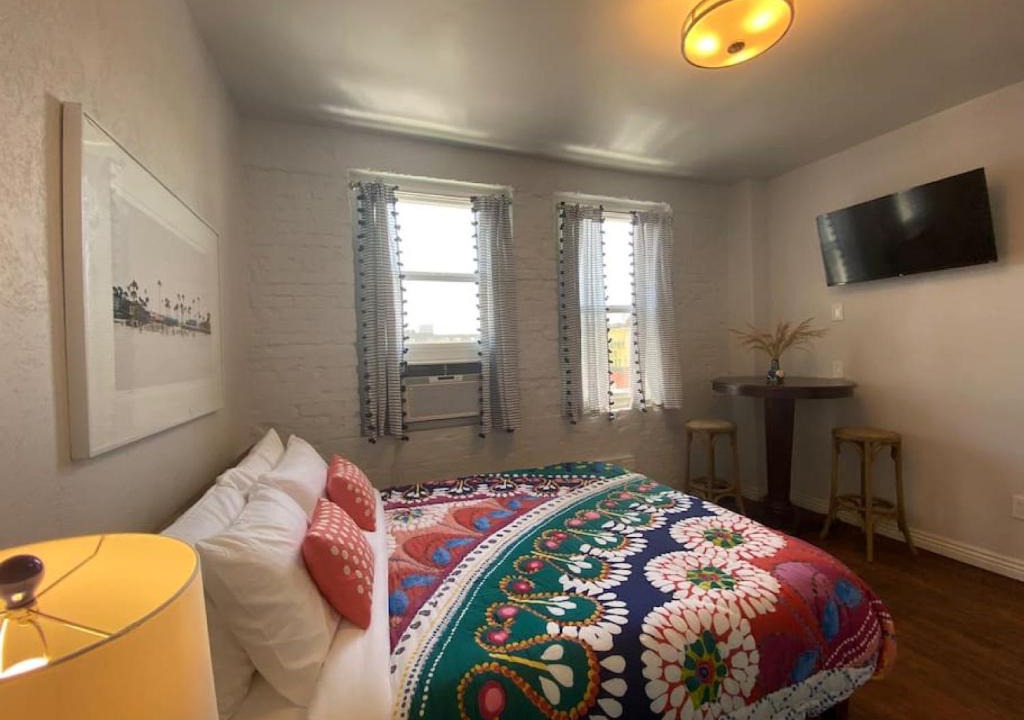 Rampart Village Apartment | Amazing Studio minutes to Downtown