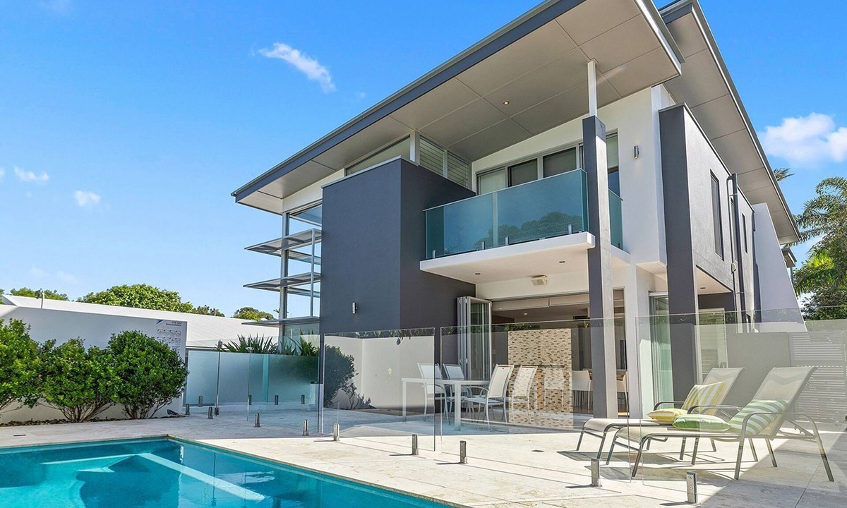 Sunshine Beach Apartment | Anna - Superbly Stylish Luxury Townhouse with Private Pool