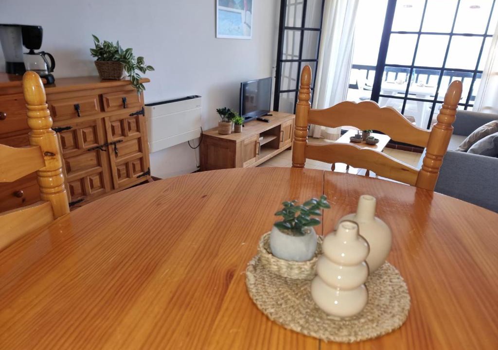 Pedrinya Apartment | Apartamento acogedor con terraza y piscina a 50m de la playa - HISP-236-123