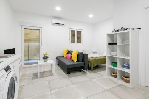 Ciudad Lineal Apartment | Apartment A Private Complex Metro 4Pax