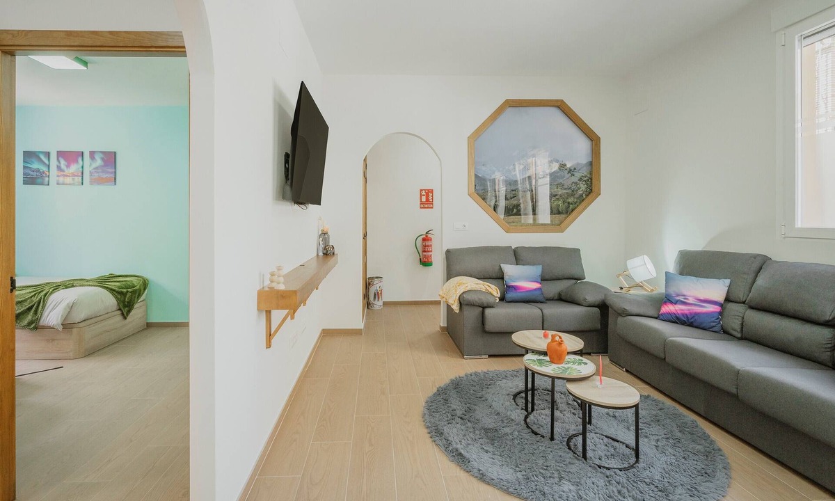 Candeleda Apartment | Apartment 'La Aurora De Candeleda' with Lake View, Wi-Fi and Air Conditioning